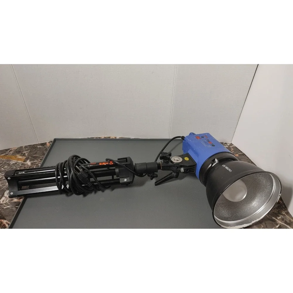 Westcott Photo Basics PB500 flood light with Tripod